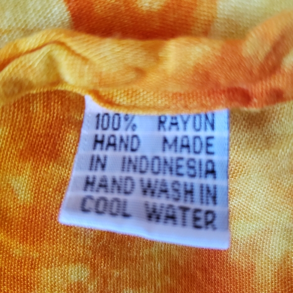 Bikini top and sarong - Picture 2 of 5